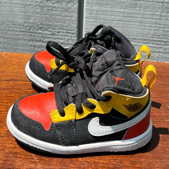 Jordan 1 Mid SE AMARILLO TEAM ORANGE - Picture 1 of 5